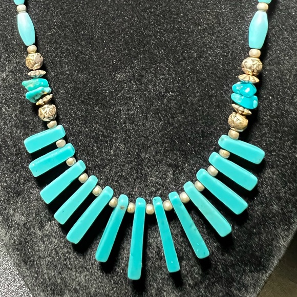 Beautiful Turquoise Silver necklace - Picture 6 of 13